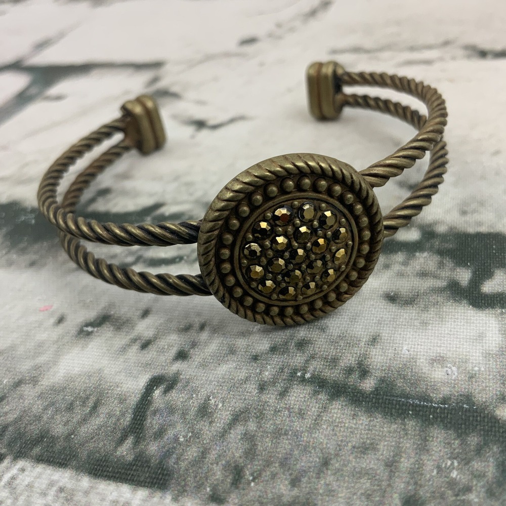 Fashion Jewelry Gold Toned Cuff Bracelet Goddess Egyptian Look